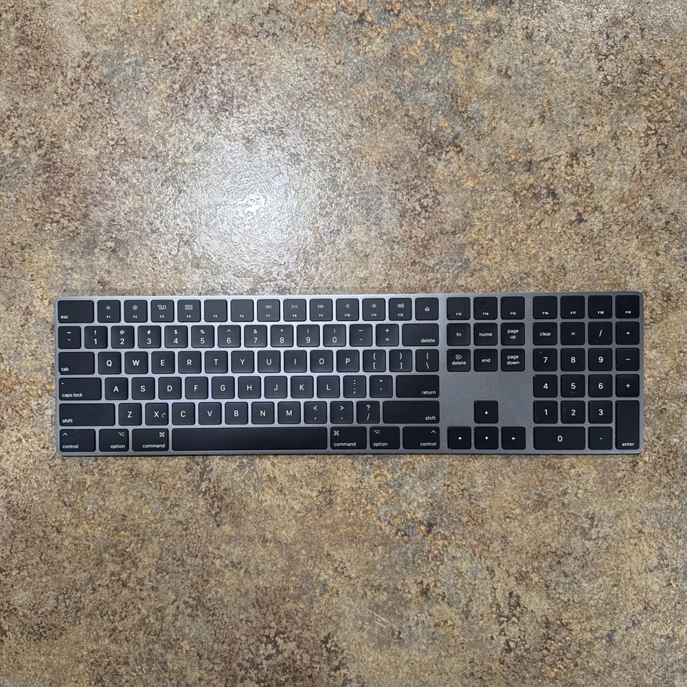 Apple Magic Keyboard with Numeric Keypad Space Gray/Black, A1843, Lightning Port